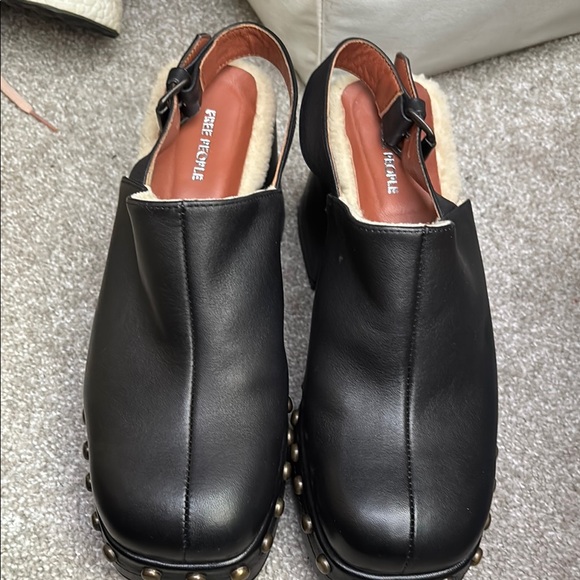 Free People Black Leather Mules with Studded Details size 40 brand new - Picture 2 of 5